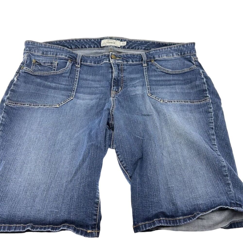 Torrid Women's Blue Denim Bermuda Shorts Size 26